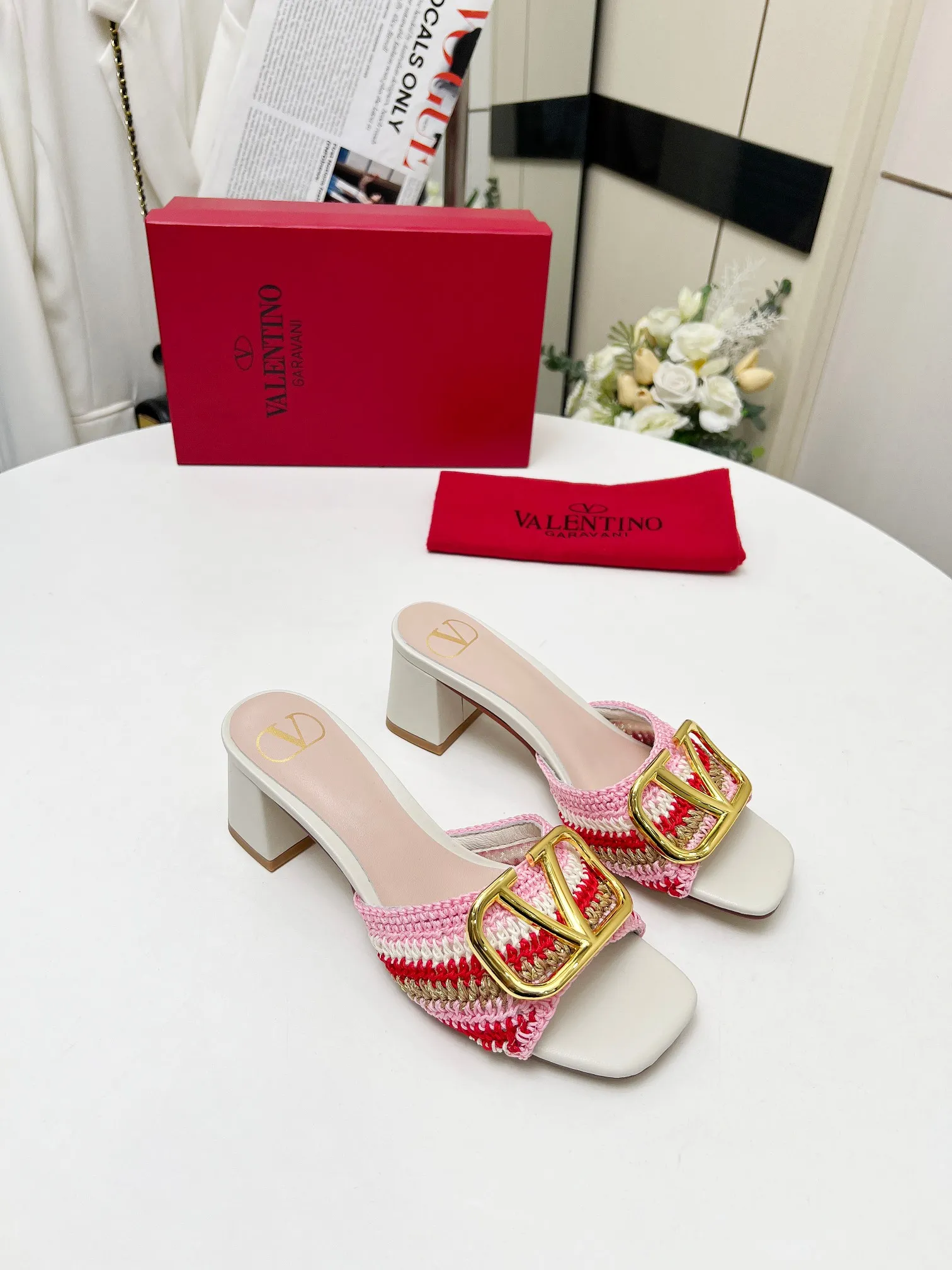 👟👟Ex-factory price 440👟👟 Genuine leather sole +30 🆕 Valentino👑👑 Latest series with perfect hand-woven details. A very eye-catching catwalk series launched [strong][strong] Code number: 35 to 43 (genuine leather sole +30)